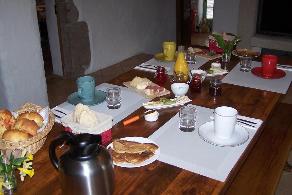 Salomony Chambre D'Hotes Marcols-les-Eaux Buitenkant foto
